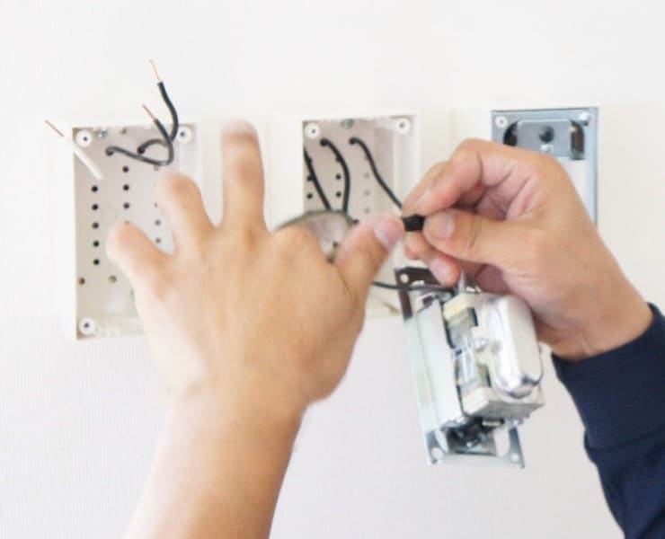 建築電気設備工事を行うイメージ